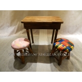 Cadeira de Madeira Estofada com Braço