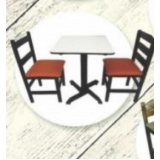 Cadeira de Madeira Estofada