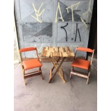 Cadeira Estofada de Madeira