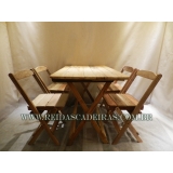 Mesa com 4 Cadeiras de Madeira