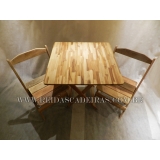Mesa e Cadeira de Madeira