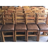 Cadeiras de Madeira Estofada